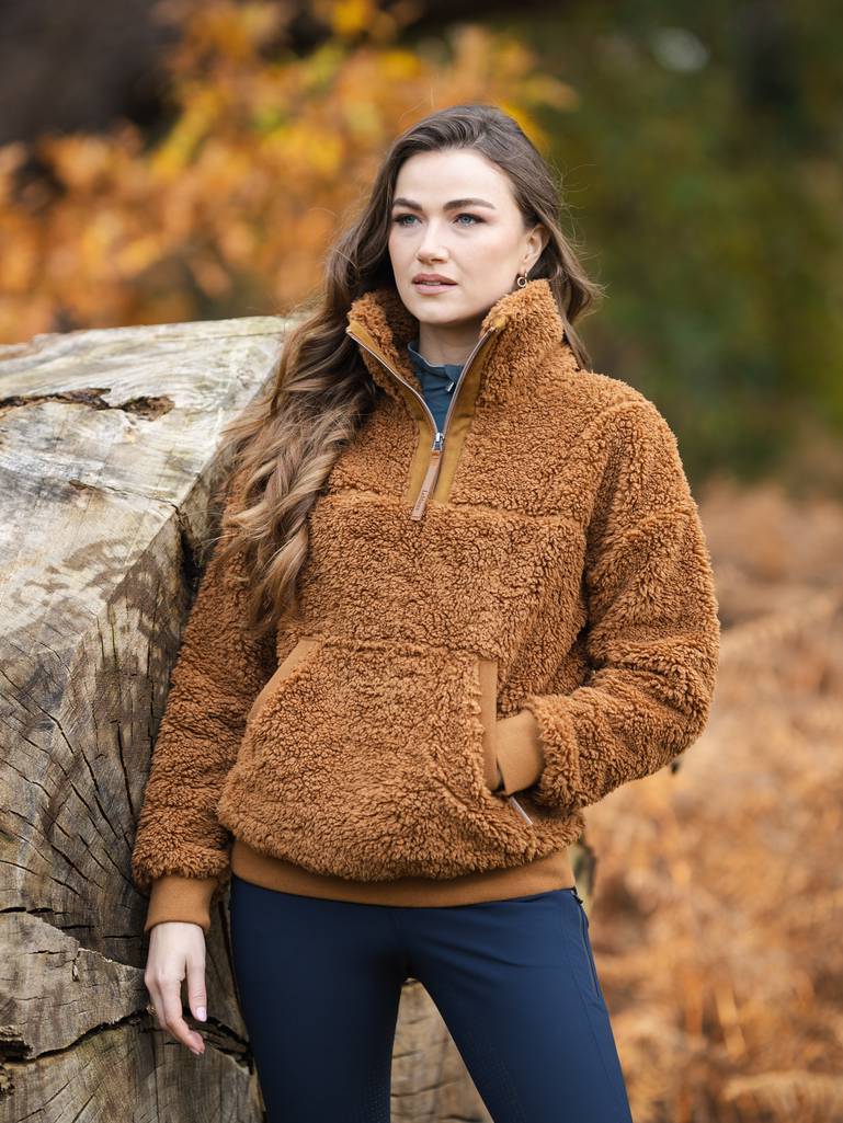 it05088_lifestyle_tarateddyfleece_ginger_3_1_